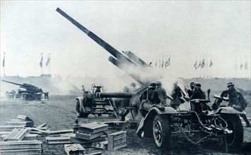 German artillery democnstrate skills at a Nazi rally 1938