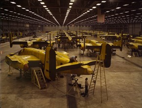 Assembling B-25 bombers at North American Aviation, Kansas City