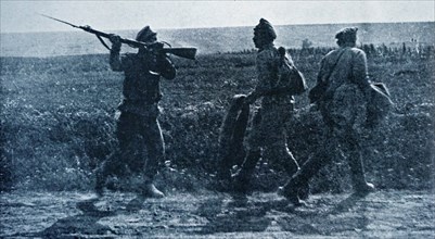 Photograph of a Russian soldier stopping deserters during the First World War