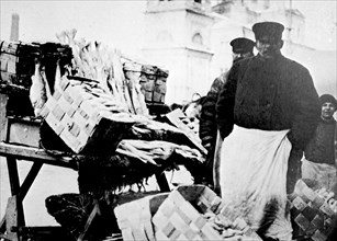 Photograph of a fish seller in Moscow