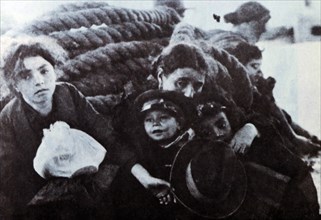 Jewish refugees arrive as immigrants into Palestine in 1922