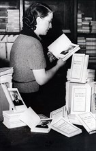Photograph of a bookshop selling copies of 'La France nouvelle', by Marshall Phillipe Pétain