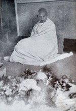 Gandhi sits in mourning by the body of his wife Kasturba 1944