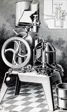 A centrifugal cream extractor