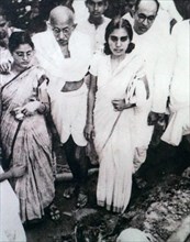 Mahatma Gandhi after a hunger strike is supported by his granddaughter Abha