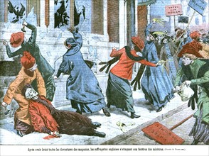 After breaking all the shop windows, the English suffragettes attack the windows of the ministries.