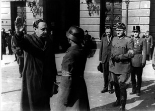 Salaczi ou Szalasi, chef des "Croix fléchées" (à droite, le ministre de la défense nationale), 16 octobre 1944