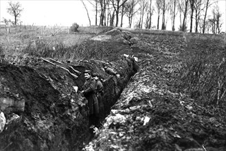Tranchées de 1ère ligne près de Soissons, Août 1914
