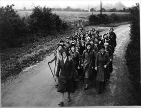 Les marcheuses de la faim sur la route de Londres, le 21 octobre 1932