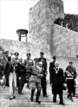 J. O. de Berlin, Adolf Hitler se rend au stade en compagnie de personnalités du Reich et des autorités olympiques