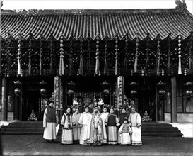 Empress Tz'u-Hsi and her court