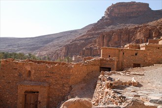 Greniers fortifiés du sud marocain, ou agadirs.