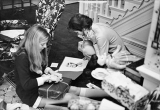 Jackie Kennedy. Nouvel An 1970 à Turville Grange (UK). A1 Noël