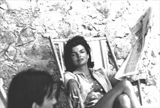 Jackie Kennedy. Eté 1962. Vacances à Ravello (Italie). Chaise longue
