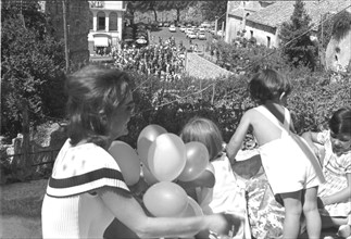 Jackie Kennedy. Eté 1962. Vacances à Ravello (Italie). Visite d'un parc