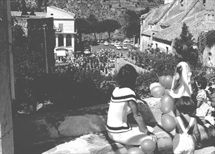 Jackie Kennedy. Summer 1962. Vacation in Ravello (Italy). Park visit
