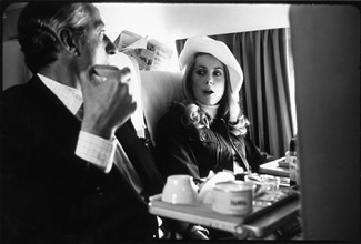 Catherine Deneuve dans un avion - 1968