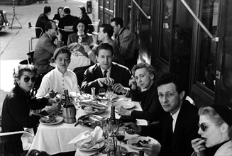 Dinner during the tournée of Jean-Louis Barrault and Madeleine Renaud in Italy
