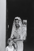 Jackie Kennedy. Eté 1962. Vacances à Ravello (Italie). Mantille