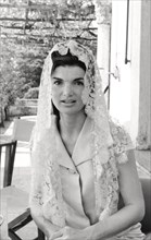 Jackie Kennedy. Eté 1962. Vacances à Ravello (Italie). Mantille