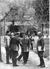 Hitler accueille le général Karl Bodenschatz et Hermann Göhring à son QG, 1944