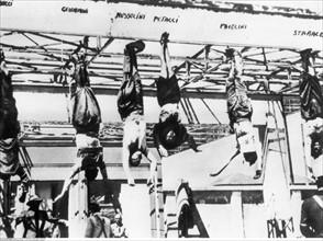 Mussolini et ses compagnons pendus, 1945