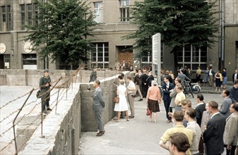 Building of the Berlin Wall, 1961