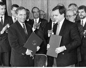 Signature du traité de réunification RFA-RDA, 1990