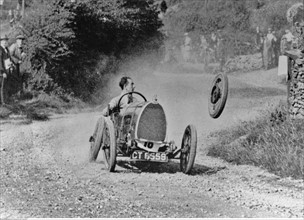 Accident at the "Caerphilly Mountain Hillclimb" race in Cardiff, 1924