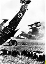 Attaque aérienne sur un champ d'aviation allemand au-dessus du Front de l'Ouest, 1918