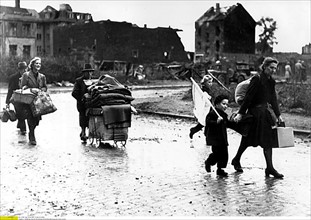 Civilians returning home to Aachen, 1944