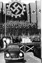 Cérémonie d'inauguration d'une usine Volkswagen, 1938