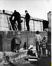 Berlin Wall, 1975
