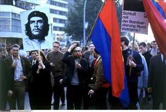 Manifestation à Berlin contre la guerre du Vietnam, 1971