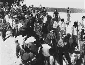 Miliciens cubains fêtant l'échec de l'invasion de la Baie des Cochons, 1961