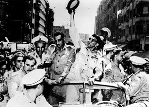 Mohammed Naguib et Nasser dans les rues du Caire, 1953