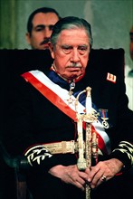 Augusto Pinochet siégeant au Sénat chilien, 1988