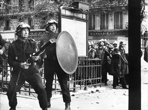 Manifestation étudiante au Quartier Latin à Paris, Mai 68