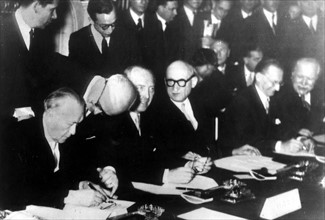 Signature du Traité instituant la CED, 26 mai 1952