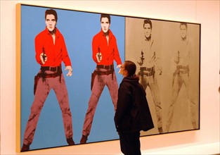 Visiteurs de l'exposition "Andy Warhol", 2001