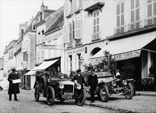 1909 Daimler and 1908 Rolls-Royce Silver Rogue, France, October 1908.