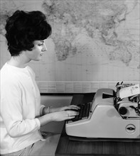 Bureau Olympia, machine à écrire