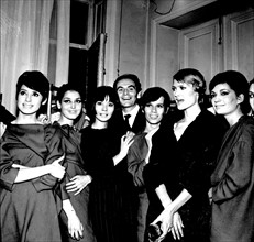 Pierre Cardin et ses mannequins, 1964