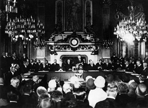 Signature du Pacte Briand-Kellogg le 27 août 1928