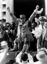 A crowd acclaming General de Gaulle in Brazzaville in 1958