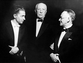 Herbert von Karajan avec Richard Strauss et l'intendant général Tiedtjen