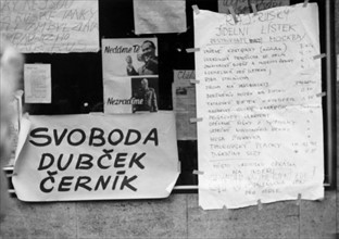 Printemps de Prague : affiches pour protester contre l'invasion de la Tchécoslovaquie, août 1968