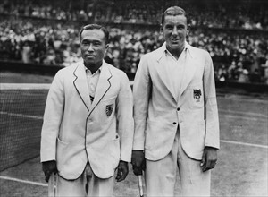 Le tennisman Isao Aoki et Fred Perry à Wimbledon