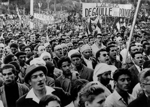 Demonstration of about 45000 persons in Algiers in supporting De Gaulle
