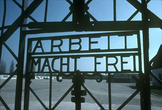 Porte du camp de concentration à Dachau